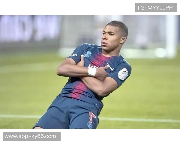 法国队金童奖得主回顾博格巴马夏尔姆巴佩杜埃的辉煌时刻