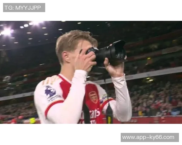 费迪南德调侃卡拉格世界杯票价引发热议卡拉格机智回应不甘示弱