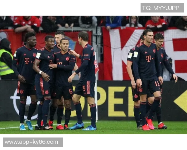 穆勒携家人共度假期现场观赛拜仁男篮圣诞前夕盛况 穆勒携家人共度假期现场观赛拜仁男篮圣诞前夕盛况